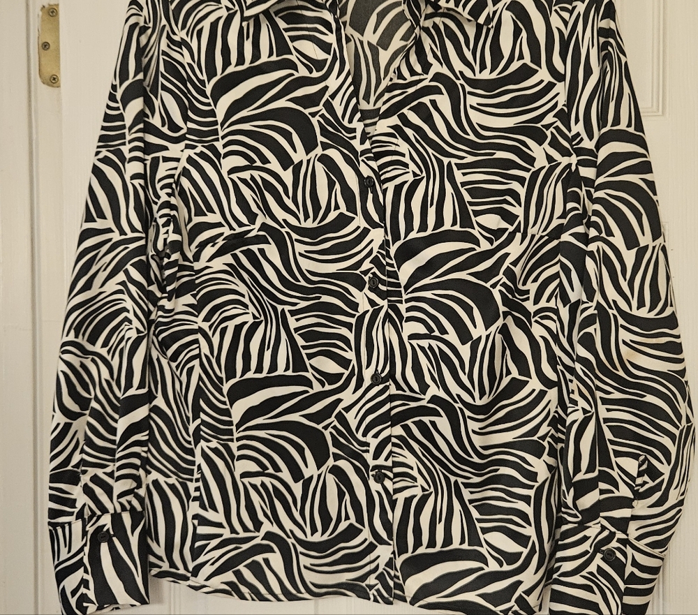 East5th Black And Cream Zebra Print  🦓 button down blouse. Size 16. NWT